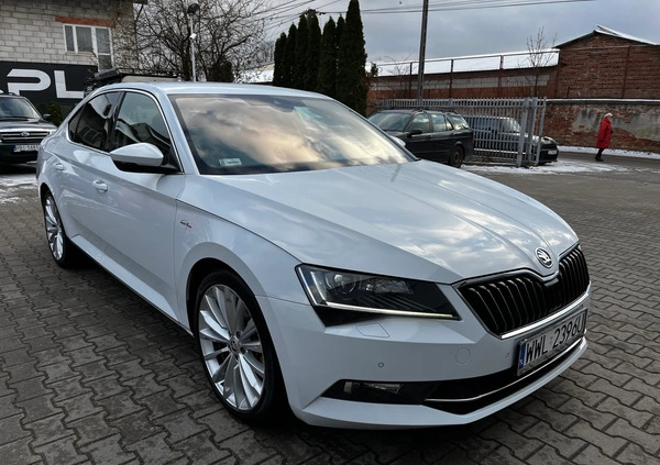 Skoda Superb cena 89000 przebieg: 150000, rok produkcji 2017 z Warszawa małe 22